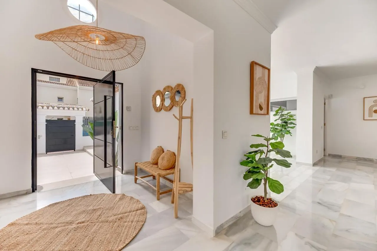 Villa Sirio: Golf-Front Retreat with Private Heated Pool Marbella