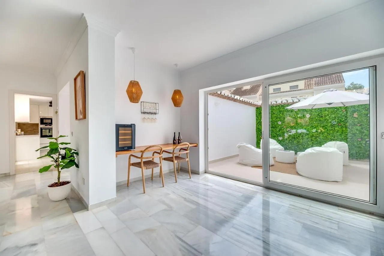 Villa Sirio: Golf-Front Retreat with Private Heated Pool Marbella