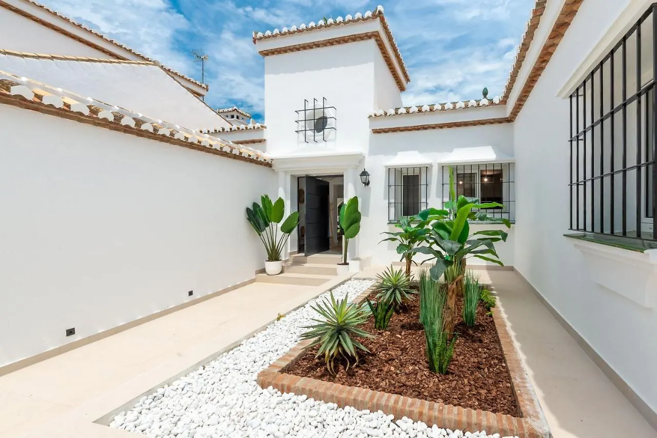 Villa Sirio: Golf-Front Retreat with Private Heated Pool Marbella 0*,
