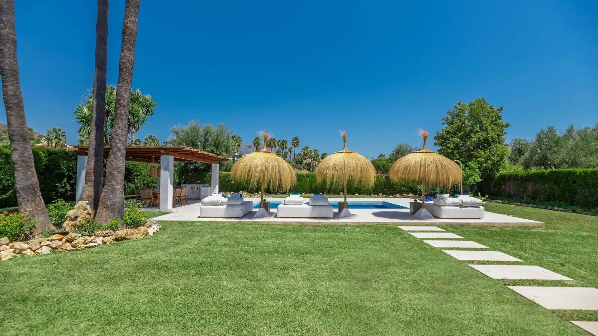 Villa Sirio: Golf-Front Retreat with Private Heated Pool Marbella